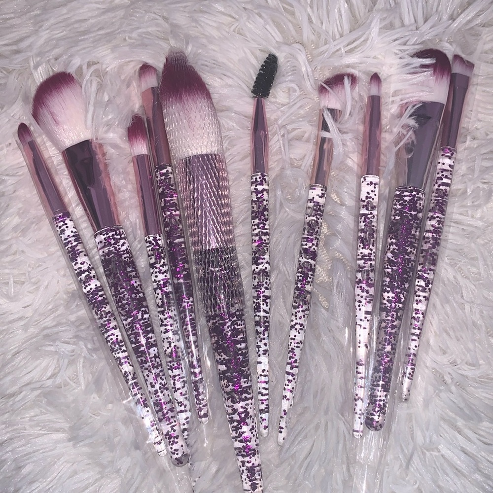 Makeup brushes